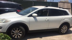 White Mazda CX9 2009