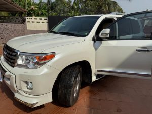 2015 Toyota Land Cruiser GX-R – Fully Loaded, Negotiable Price