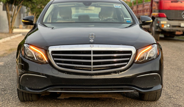 MERCEDECE BENZ E300 2017